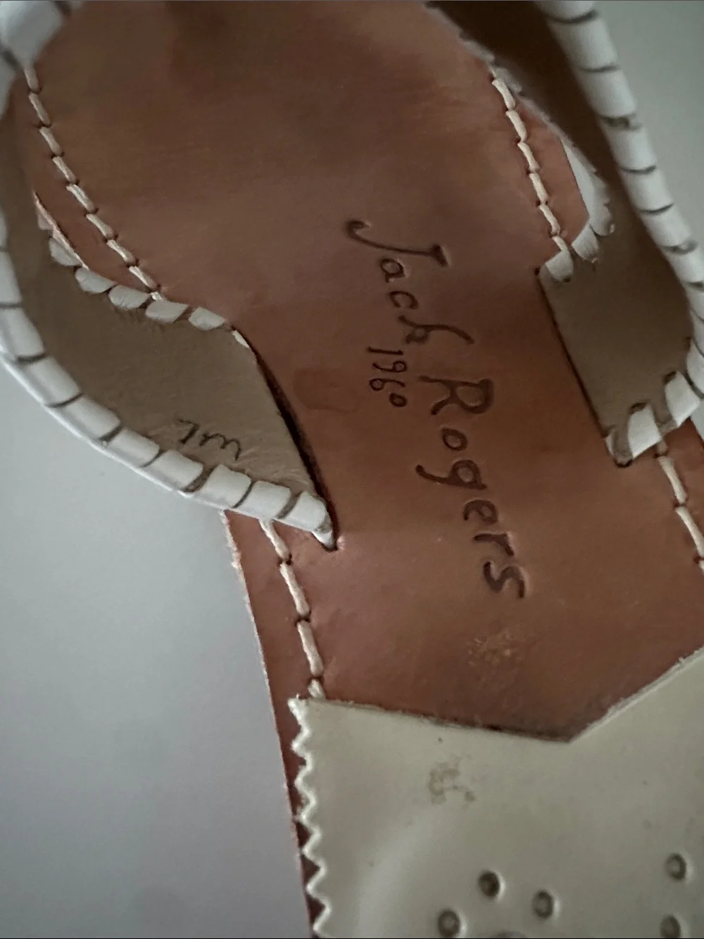 Jack Rogers women's White and Beige Leather Floral Thong Sandals.Size  7M.